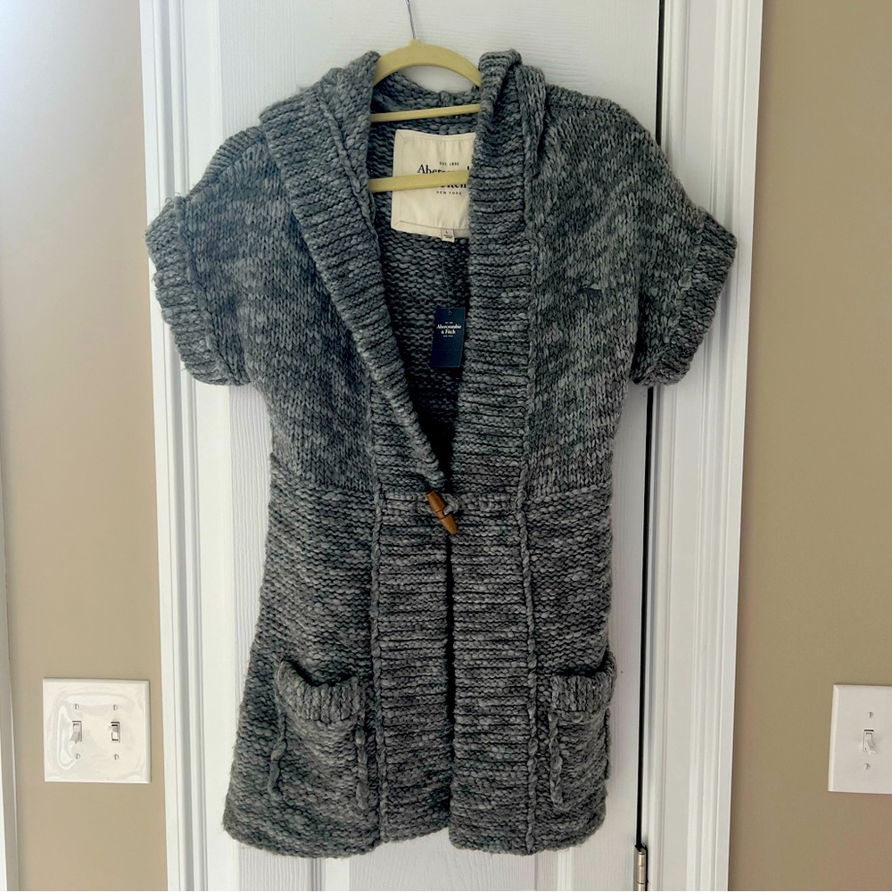 NWT Abercrombie & Fitch women’s Cardigan Gray size Large